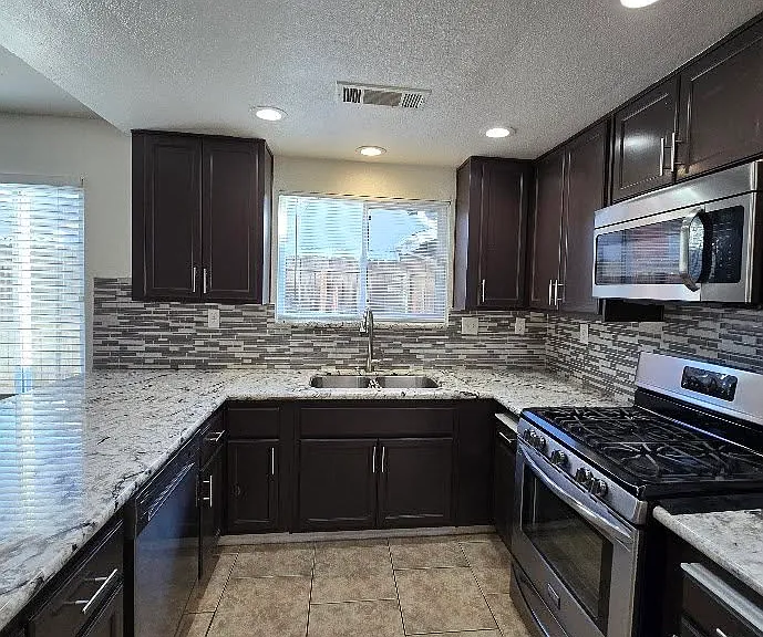 3012 E Los Altos Ave — Photo 8
