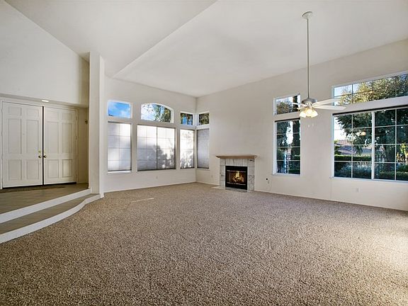 5th image of 906 Las Rosas Dr