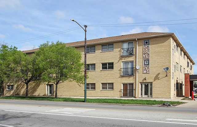 1st image of 8320 W Belmont Ave APT 10