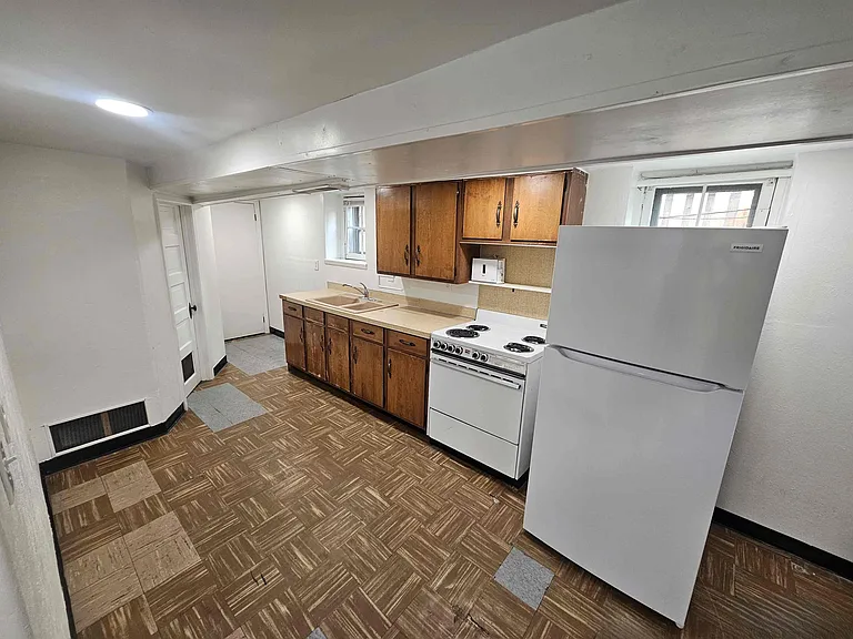 1032 1/2 Lincoln Pl — Photo 11