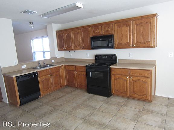 3rd image of 3004 Spencer Cir