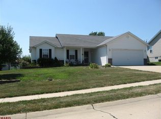 21 N Camelot Dr, Troy, MO 63379