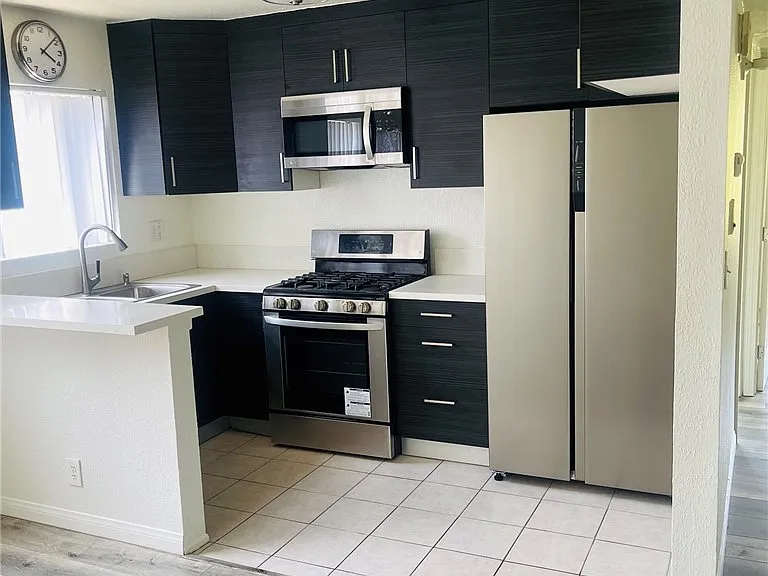 518 Oak St #7 — Photo 3