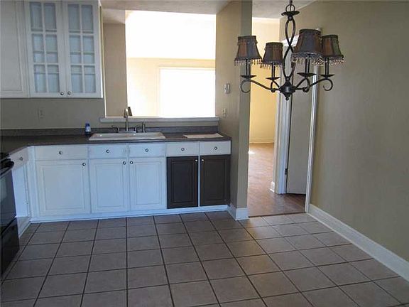 2nd image of 35 Willard Pl