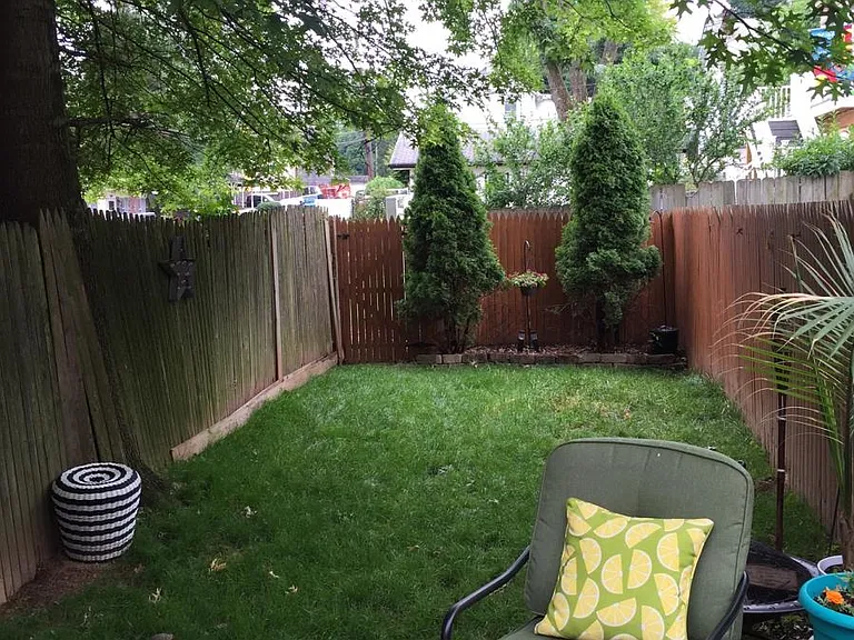 Landscaped back - party deck on back