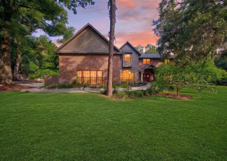 1st image of 908 Oak Hollow Pl