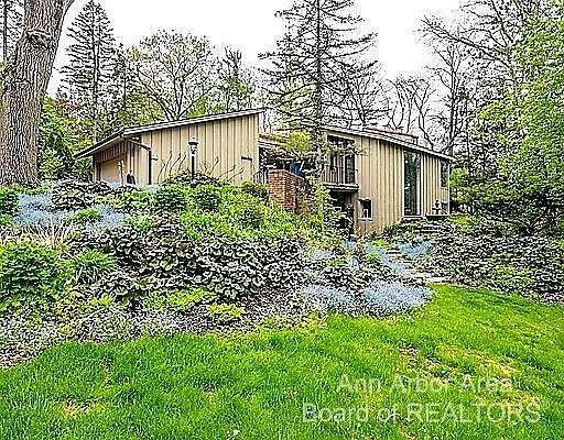 2375 Hill St photo 1