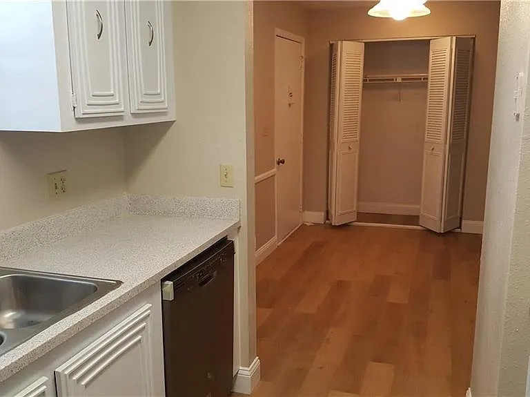 2103 Cordova Grn #2103 — Photo 7