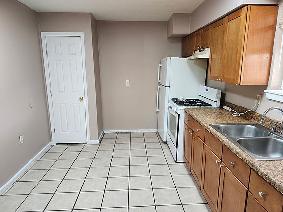 3rd image of 8852 Dinkins St