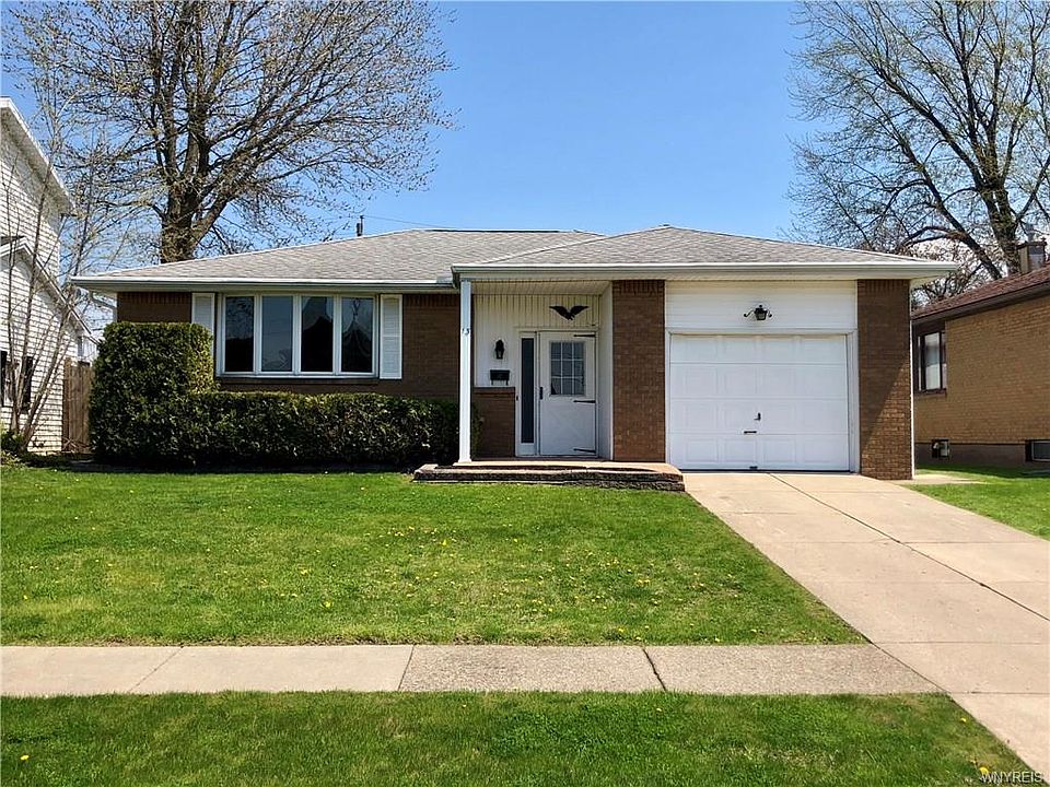 1st image of 13 Fairoaks Ln