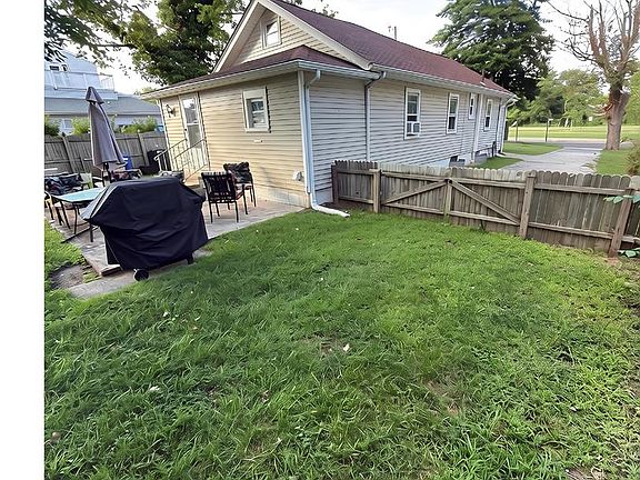 3rd image of 14 E Pierson Ave