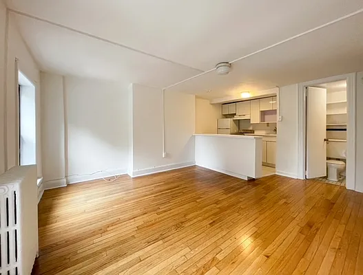 Rented by Kahen Properties | media 8