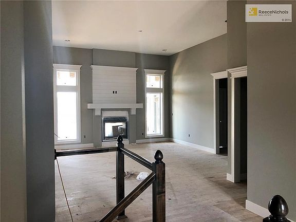 3rd image of 12721 Sewell Ave