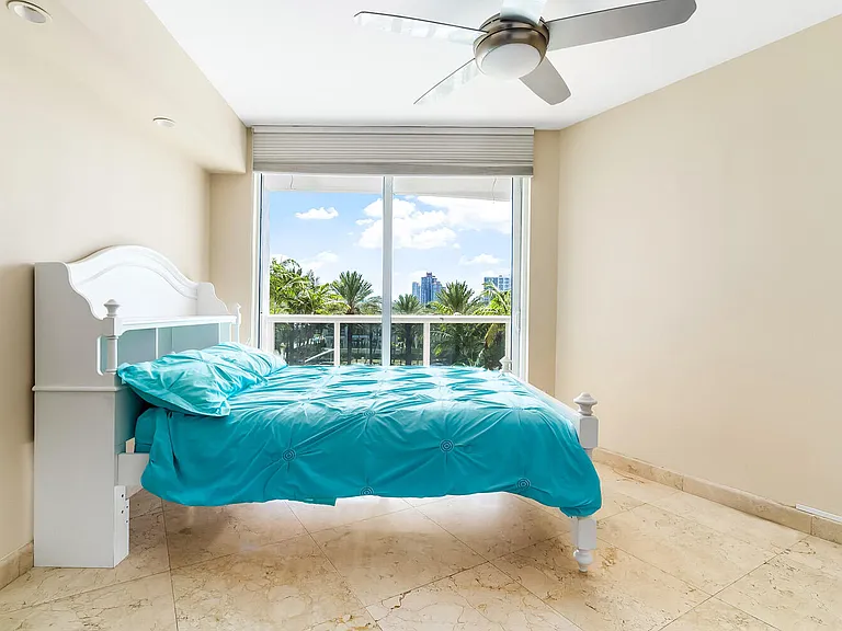 18911 Collins Ave #506 — Photo 44