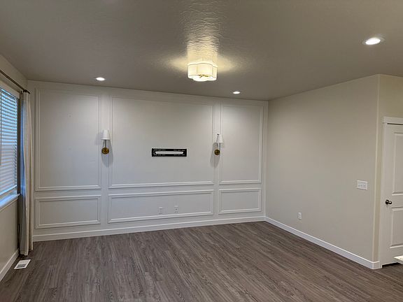 5th image of 885 N Hilltop Dr