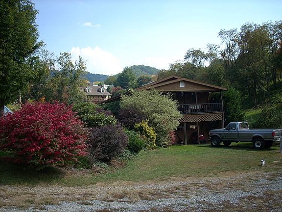 5th image of 191 Country Ln