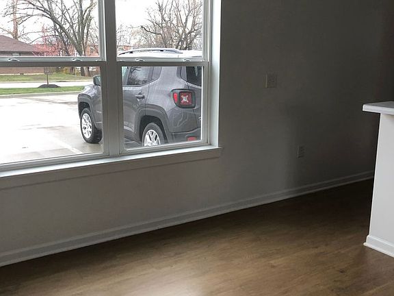 5th image of 404 Jefferson St #0