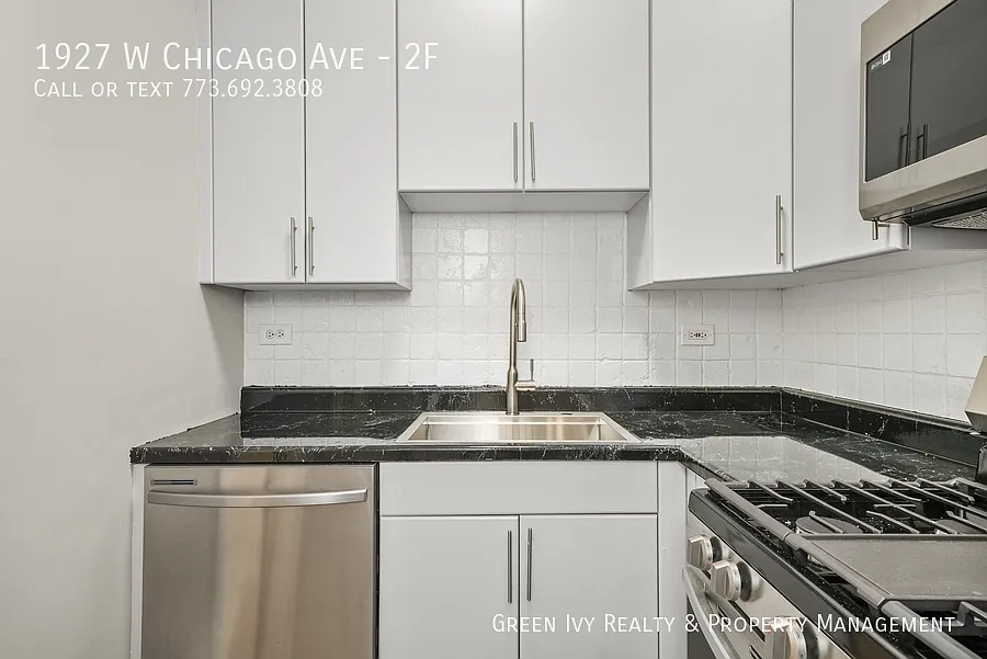 Cozy 1 Bed +Den In East Village-Updated Finishes, Laundry On Site, Amazing Location! — Photo 2