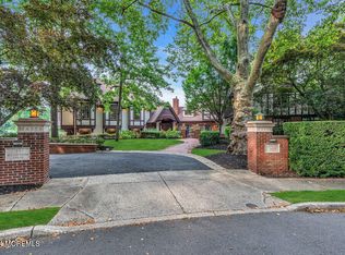 27 Buttonwood Dr, Shrewsbury, NJ 07702