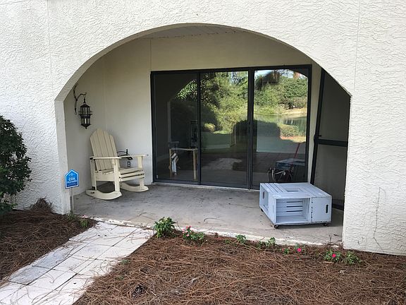 3rd image of 305 Southlake Ct