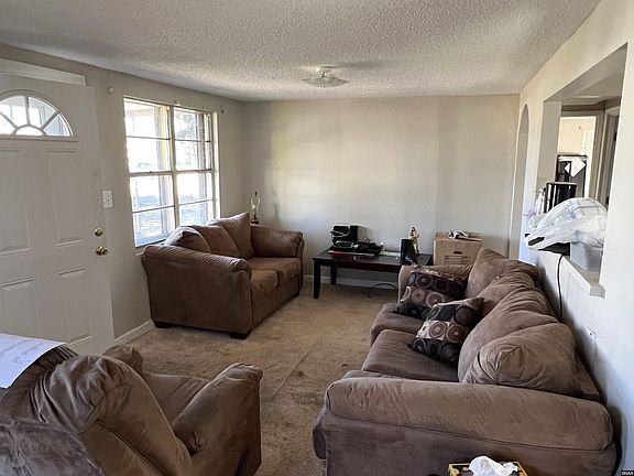 3rd image of 1011 E Vine St