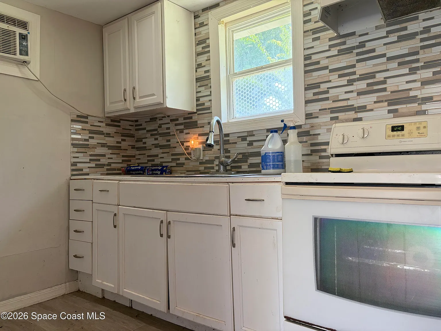 1 bed, 1.0 bath, 906 sqft, $900 — Photo 2
