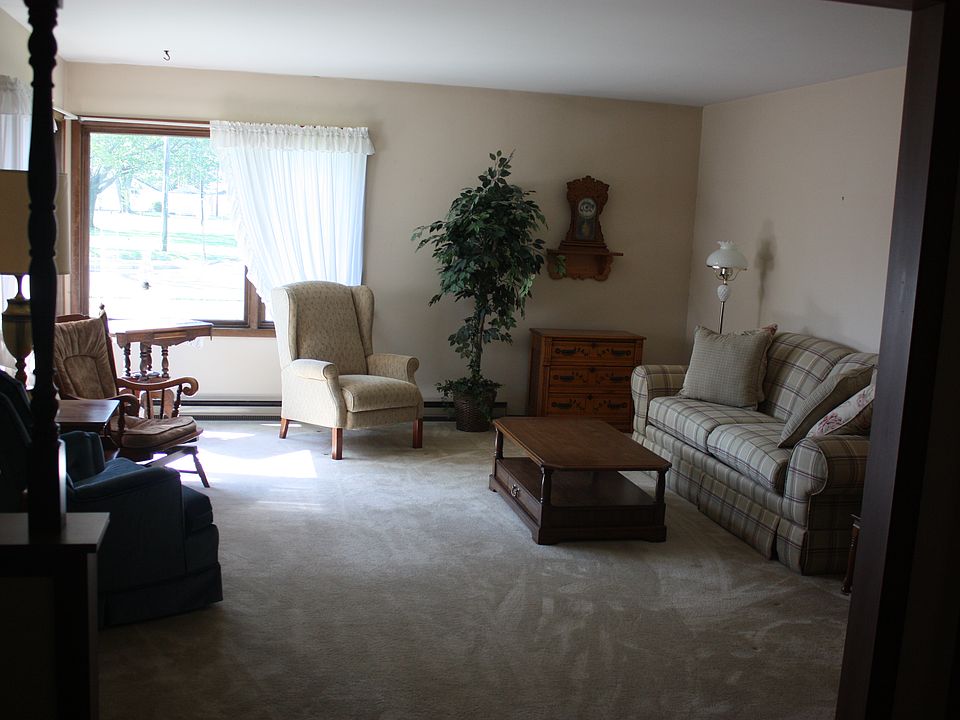 1st image of 1633 E 4th St #2