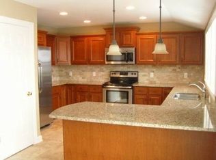 W192S7202 Hillside Dr, Muskego, WI 53150