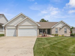 6 Greenbriar Moors Court St, Peters, MO 63376