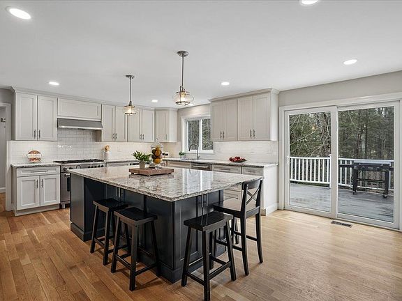 3rd image of 50 Hearthside Circle