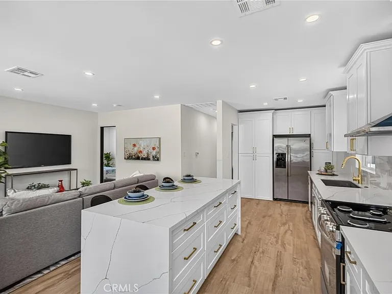 1223 W 23rd St — Photo 11