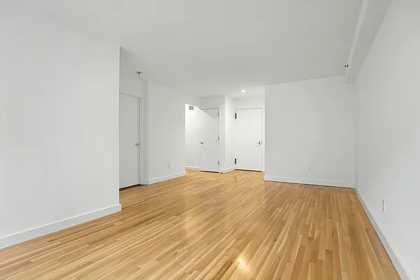 Rented by Stonehenge NYC LLC | media 11