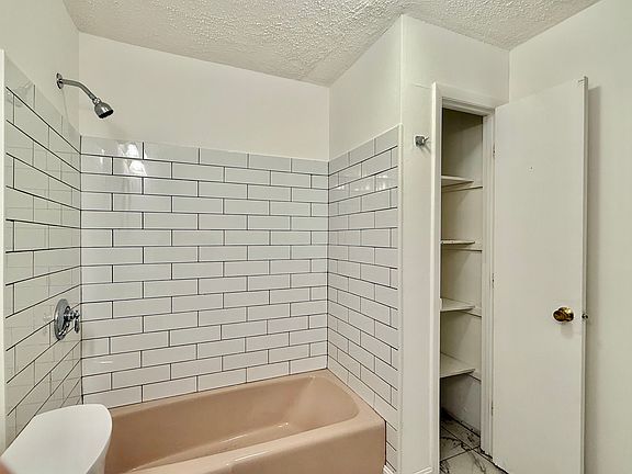 3rd image of 7 Lancelot Ct APT 15