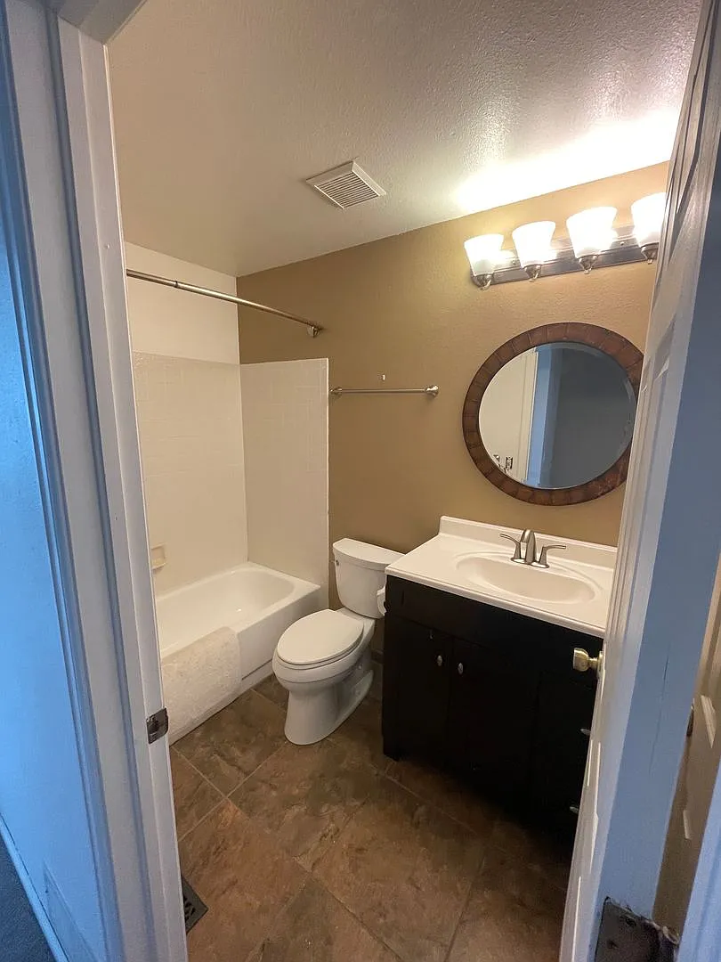 Charming 3b/3b Townhome In Downtown Louisville - Available October! — Photo 4