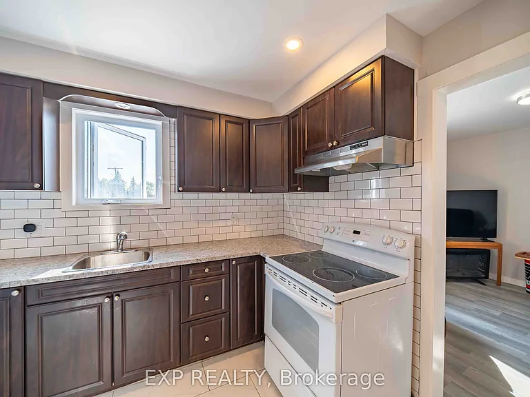 4515 Ste Catherine St #B — Photo 12