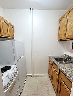 4th image of 338 E 15th St #F