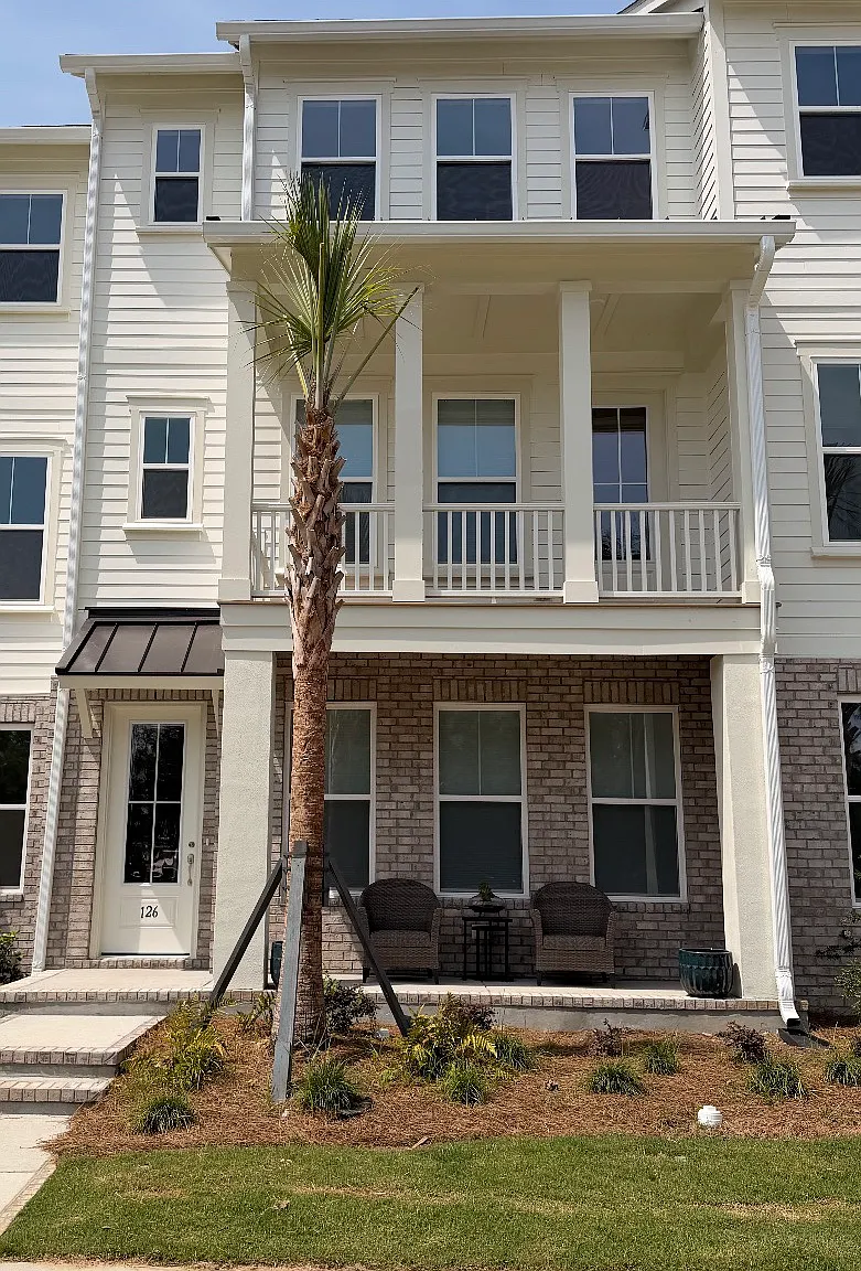 4 bed, 3.5 bath, 2451 sqft, $6,500 — Photo 2