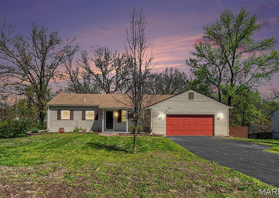1st image of 915 Coronet Dr