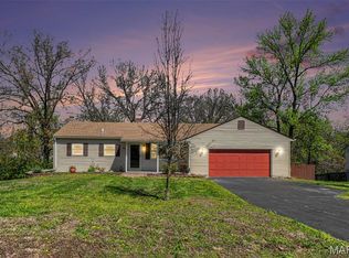 915 Coronet Dr, Ballwin, MO 63011