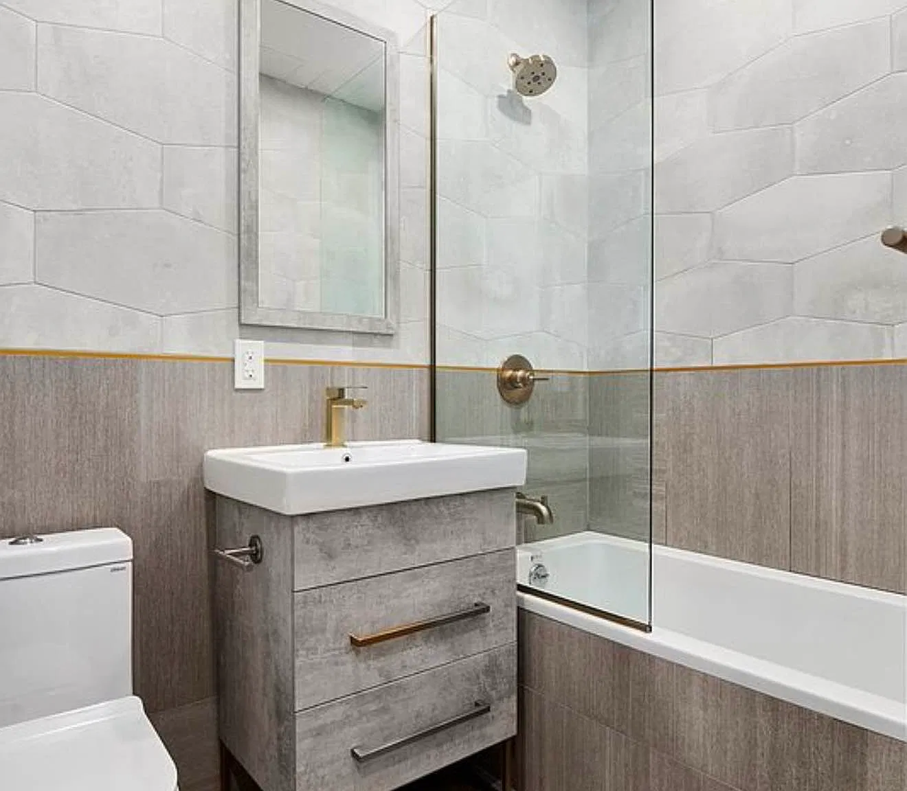 550 Van Buren Street — Photo 3