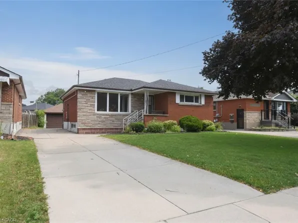 19 Nova Dr, Hamilton, ON L8T 2P4