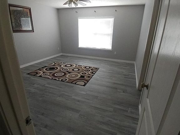 5th image of 3005 Bradford Park Dr