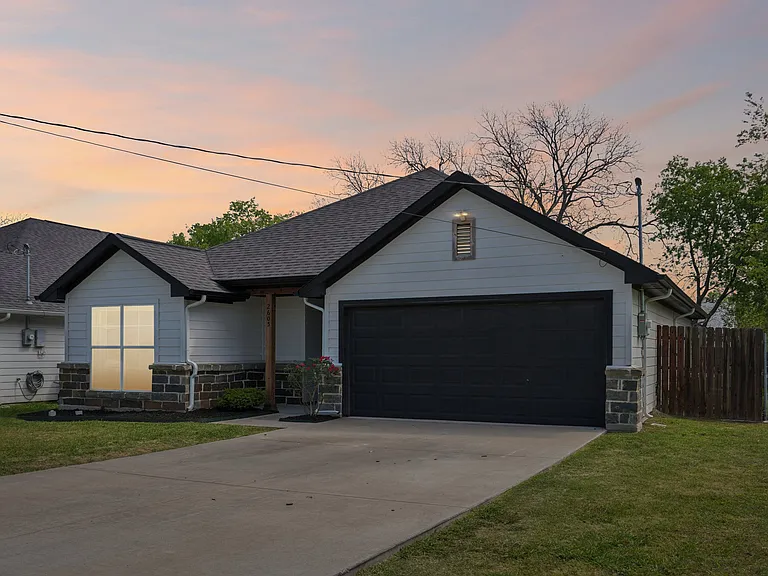2605 Langford St — Photo 34