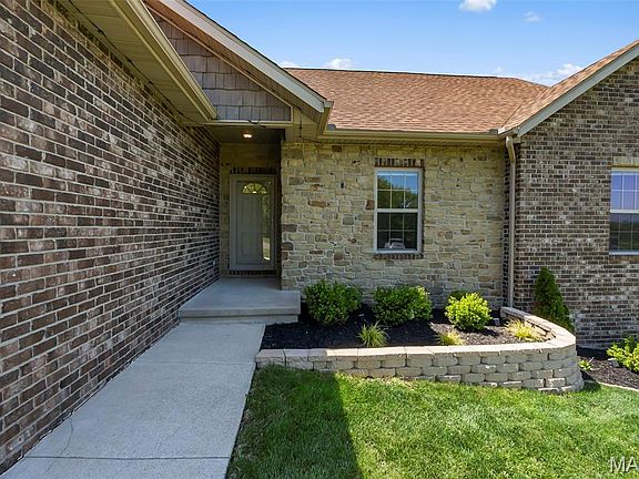 2nd image of 1006 Saddlebrooke Rdg