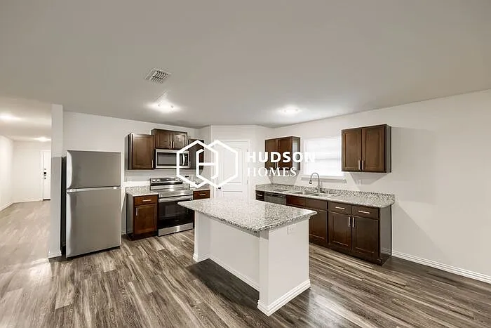 821 Harbor Point Rd — Photo 5