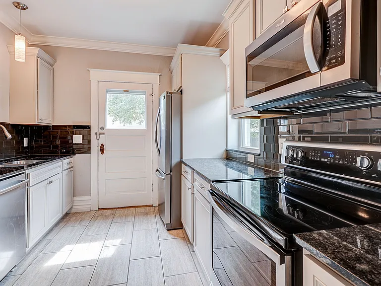 1420 S Clarkson St — Photo 15