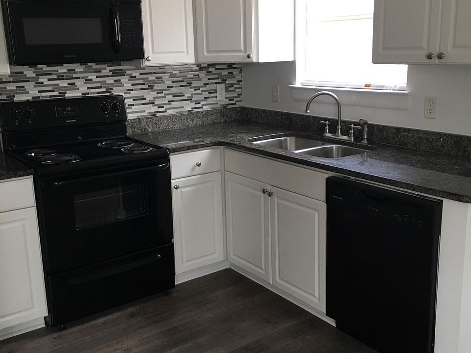 1st image of 3914 E 11th St #801