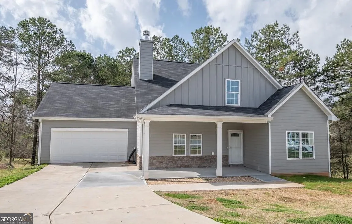 4 bed, 2.5 bath, 2432 sqft, $2,650 — Photo 1