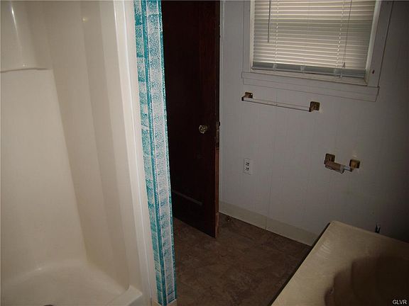 5th image of 804 N Hokendauqua Dr