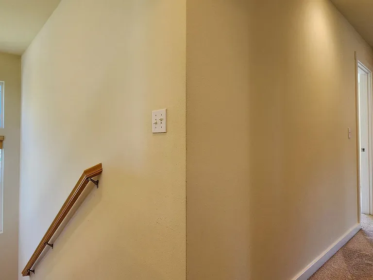 2567 NE Kensington Ct — Photo 20